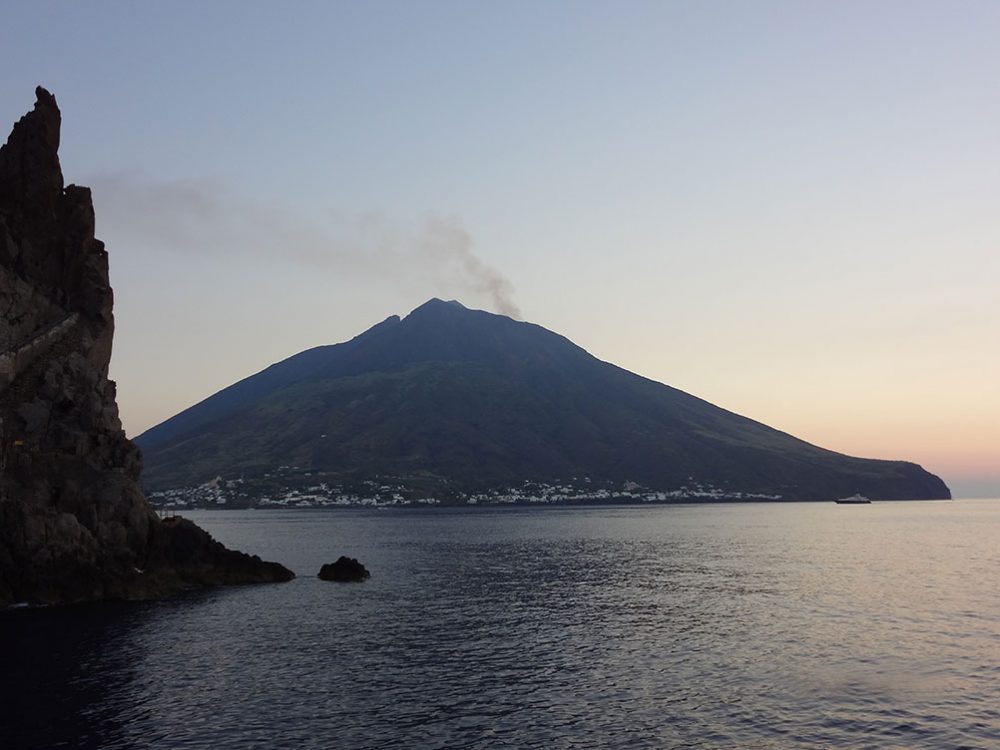 Стромболи вулкан фото