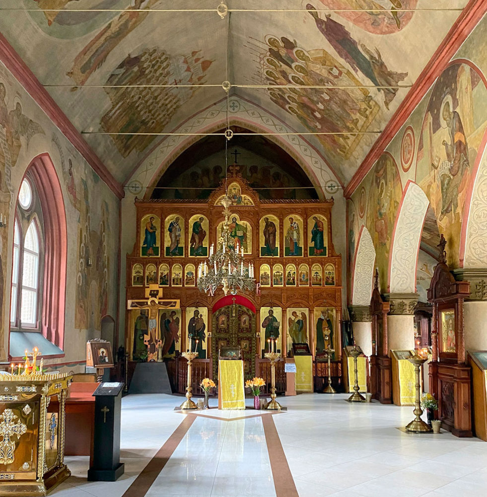 Церковь в Янтарном фото