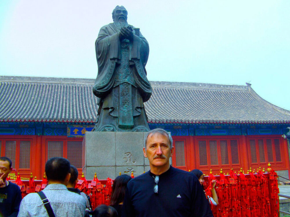 Китай статуя Конфуция