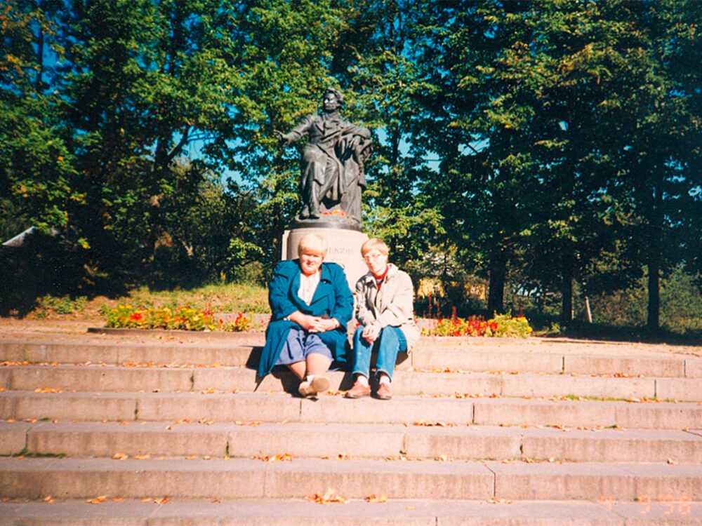 Пушкинские горы памятник Пушкину